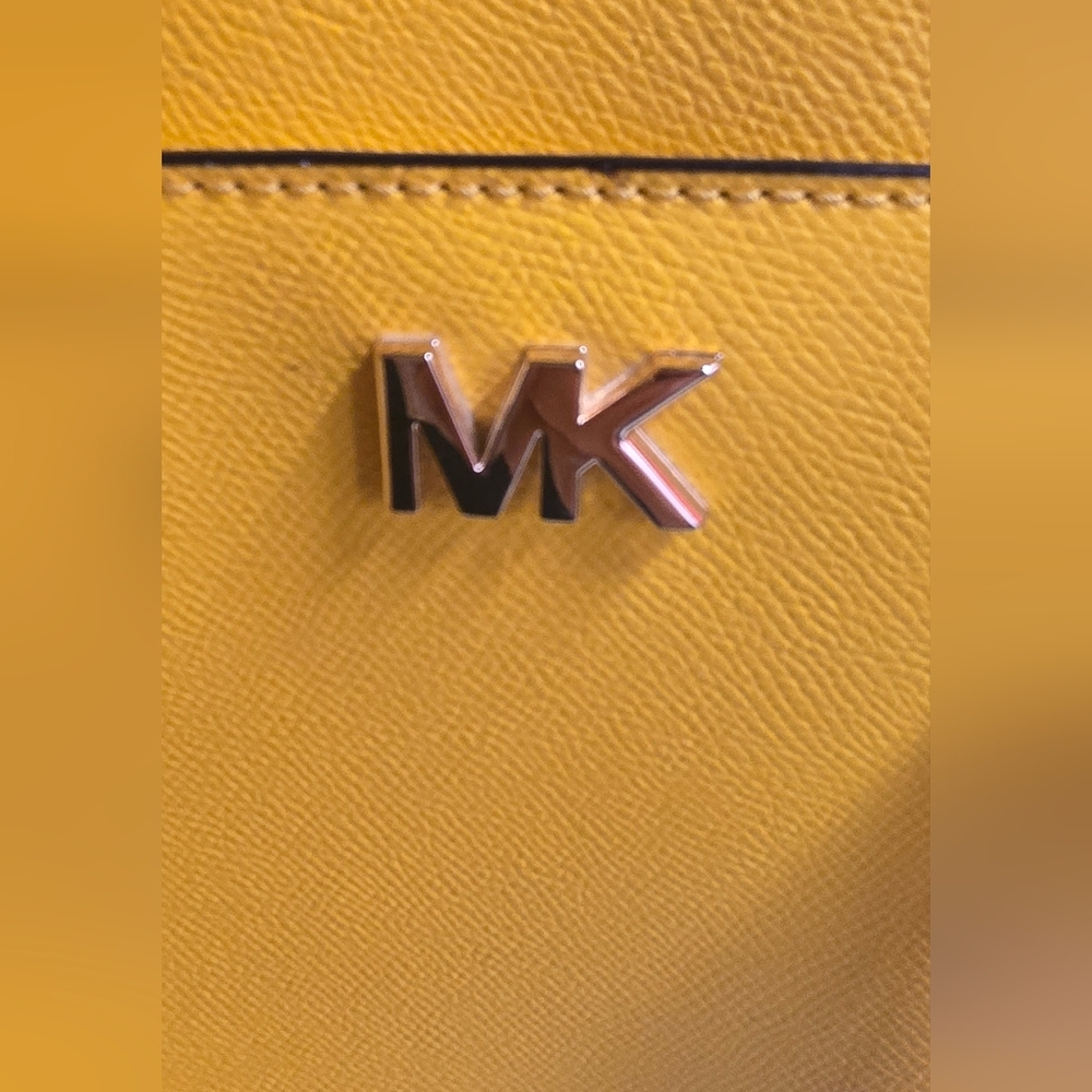 NWOT Michael Kors Yellow Tote with Luxurious Pebbled Finish (New Not Tag) - Picture 11 of 12